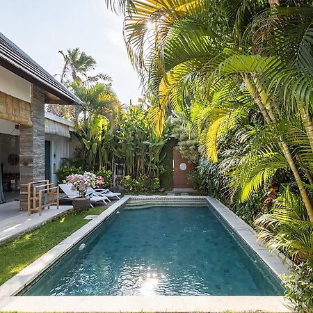 Villa Lotus By Optimum Bali Villas 塞米亚克 外观 照片