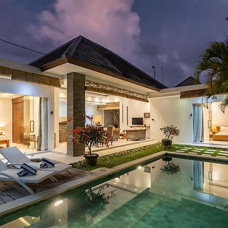 Villa Lotus By Optimum Bali Villas 塞米亚克 外观 照片